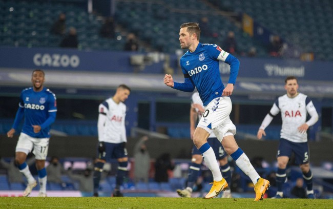 他需要适应 他需要适应